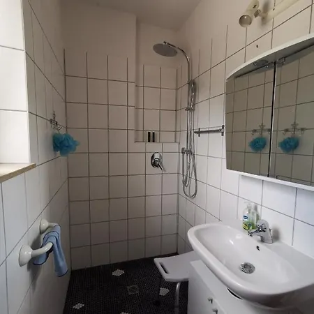 2-room Near & Centre